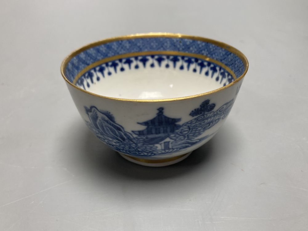 A Chinese jar and cover and a tea bowl, jar and cover height 10cm